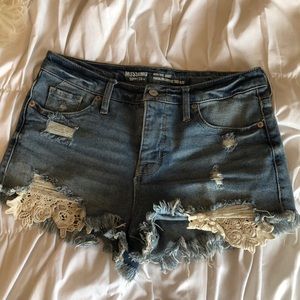 Mossimo high rise lace detail shorts-size 6/28